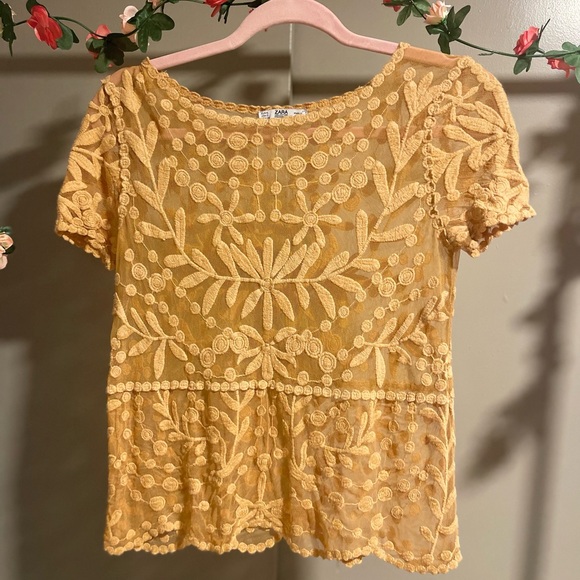 Chic Yellow Lace Blouse with Intricate Floral Patterns - Picture 2 of 6